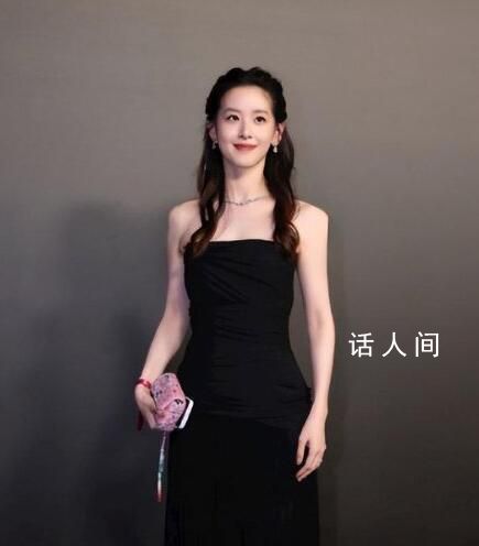 章澤天高調(diào)現(xiàn)身戛納晚宴 一身造型華麗時(shí)尚知性?xún)?yōu)雅顯氣質(zhì)