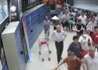 78歲老人參加超市促銷被擠倒骨折 超市方回復(fù)稱讓走司法程序