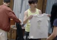 那英送何炅的衣服竟然是童裝 實(shí)在是令人哭笑不得