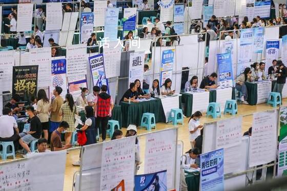 北大屠夫稱大學生就業難關鍵在父母 大學生是普通教育不要把自己當精英