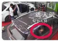粗心家長關車窗夾住孩子頸部 被車窗夾住近30秒