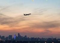 一條航線見證復蘇新前景 感受航空港里的繁忙氣息