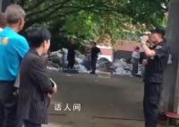 四川一中學不讓學生帶書離校售賣 校內收書攤點堆滿了書籍