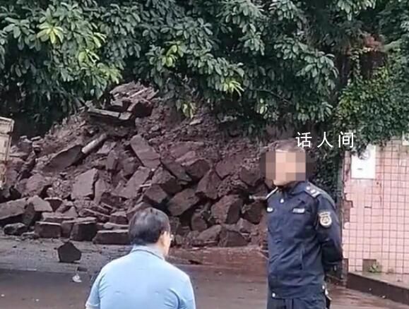 四川一小區崖坎出現垮塌 居民被疏散