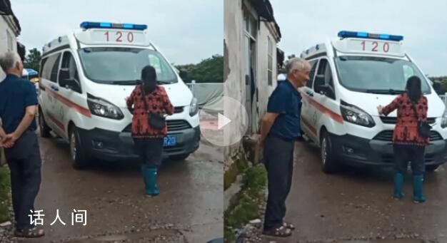 救護(hù)車壓壞菜 女?dāng)傊鲾r車不讓走