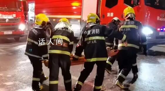 寧夏燒烤店爆炸現場滿地碎片 現場群眾描述稱曾聽到爆炸聲