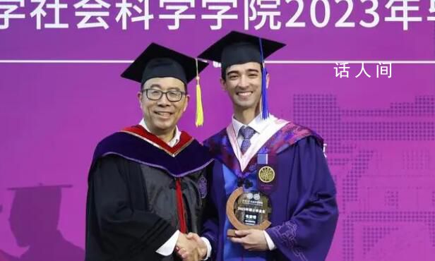 韋唯大兒子清華碩士畢業 獲得了許多網友的祝福