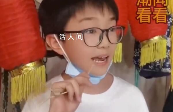 戲曲演員話筒故障男孩后臺驚艷救場 引來眾人的陣陣掌聲