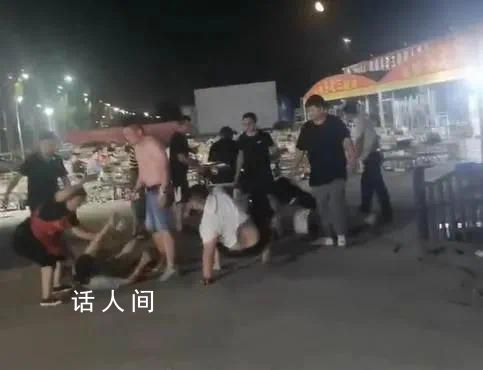 淄博兩燒烤店老板當(dāng)街大打出手 淄博登上熱搜的新聞開始變得不堪