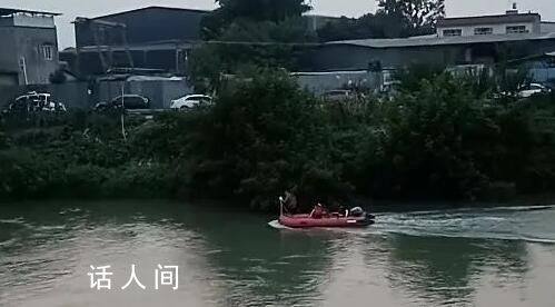 成都兩男子救溺水女子后失聯(lián) 目前仍在搜救之中