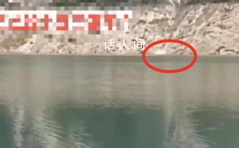 四川一車輛從山崖滾落金沙江5人遇難 剩下3名孩子正在醫(yī)院救治