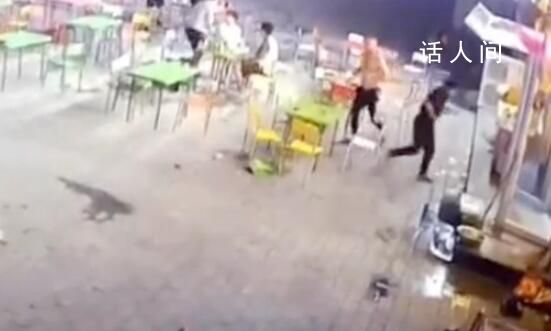 燒烤店主大喊屋內客人出來避險 愿大家都平平安安