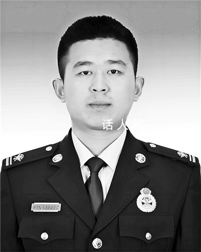 姐姐接過烈士馮振遺像淚流不止 馮振烈士回到家人