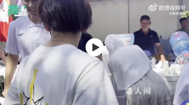 蘇翊鳴現(xiàn)身清華大學(xué)報到 完成了新生報到手續(xù)