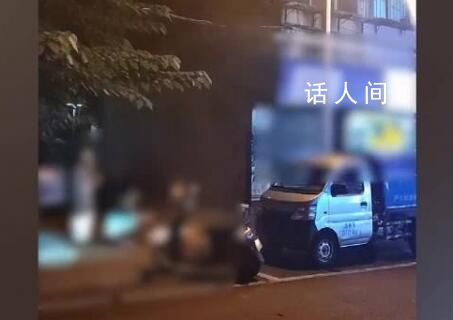 男子路邊燒紙祭祀遭大媽潑水驅(qū)逐 大媽有點煩爆發(fā)了