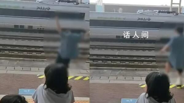 山東滕州東站跳軌男子已死亡 目前鐵路公安已介入調(diào)查