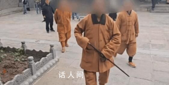 女子稱景區拍照被僧人持棍追打 網友：這是元不夠了吧