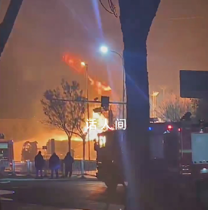 山東一油罐車爆炸 火光照亮半邊天