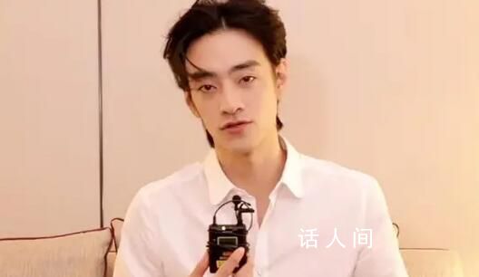 鄭云龍為演醫生看手術視頻克服恐懼 實在是太敬業了