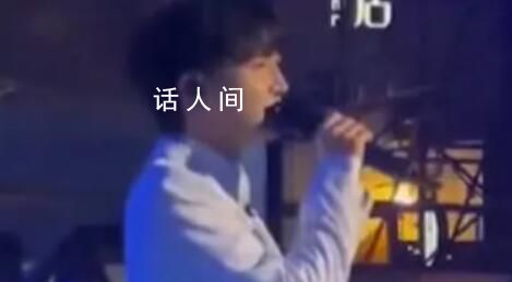 周深曾直接拒絕演唱現(xiàn)場(chǎng)放人聲伴奏 表示自己不太喜歡那樣
