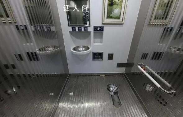 解放軍在地震災(zāi)區(qū)設(shè)立淋浴方艙 全天可最大保障720人次淋浴需求