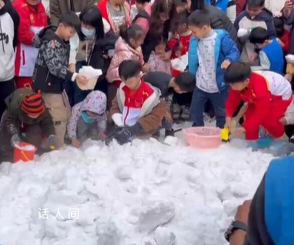 哈爾濱三卡車雪運(yùn)抵廣州特教機(jī)構(gòu) 將雪卸到地上供孩子們賞玩