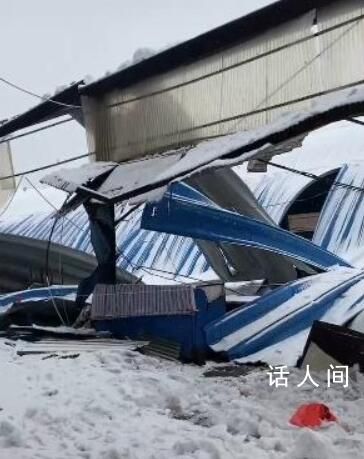 湖北一菜市場(chǎng)頂棚被雪壓塌 事故導(dǎo)致一人不幸遇難一人受傷