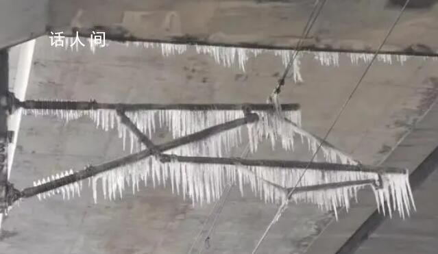 下凍雨火車一路火花帶閃電是為何?凍雨天氣對交通的影響有哪些