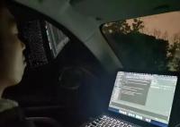 男子講回家故事:在高速公路寫代碼
