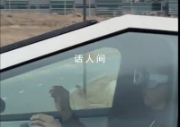 美國一司機頭戴“空間計算”設備開車 雙手脫離方向盤