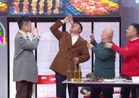 宋曉峰在遼視春晚炫啤酒 網(wǎng)友：不愧是東北爺們