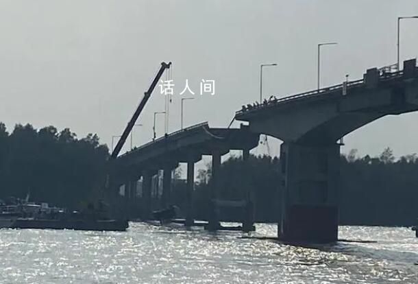 大橋事故現場有落水車被打撈出水 已在事發水域尋獲2名落水人員