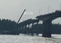 大橋事故現場有落水車被打撈出水 已在事發水域尋獲2名落水人員