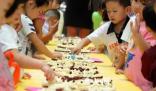 幼兒園小朋友燒火做飯 園方稱：特色教學(xué)家長(zhǎng)孩子們都喜歡