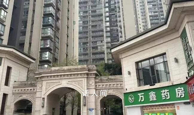 女子高樓扔子:事發(fā)前親了孩子