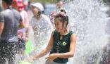 云南:嚴(yán)禁以潑水為名調(diào)戲婦女